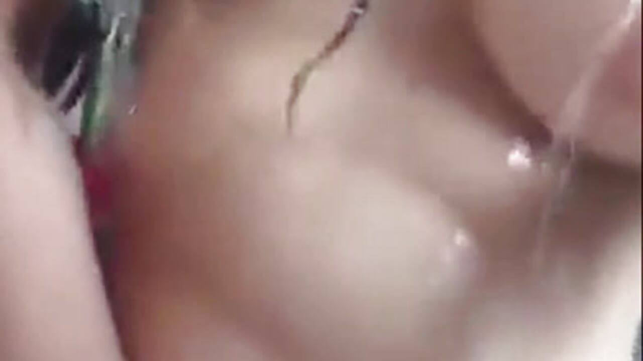showering naked...– Big_boobs_baddie kameramodell videója
