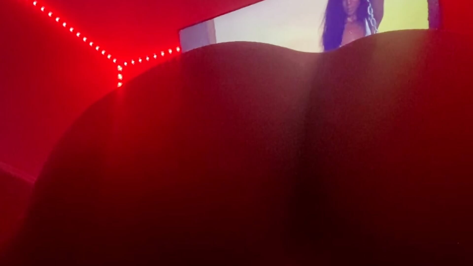 Rose 🌹 squirt 💦 - video by TheMochamuse cam model