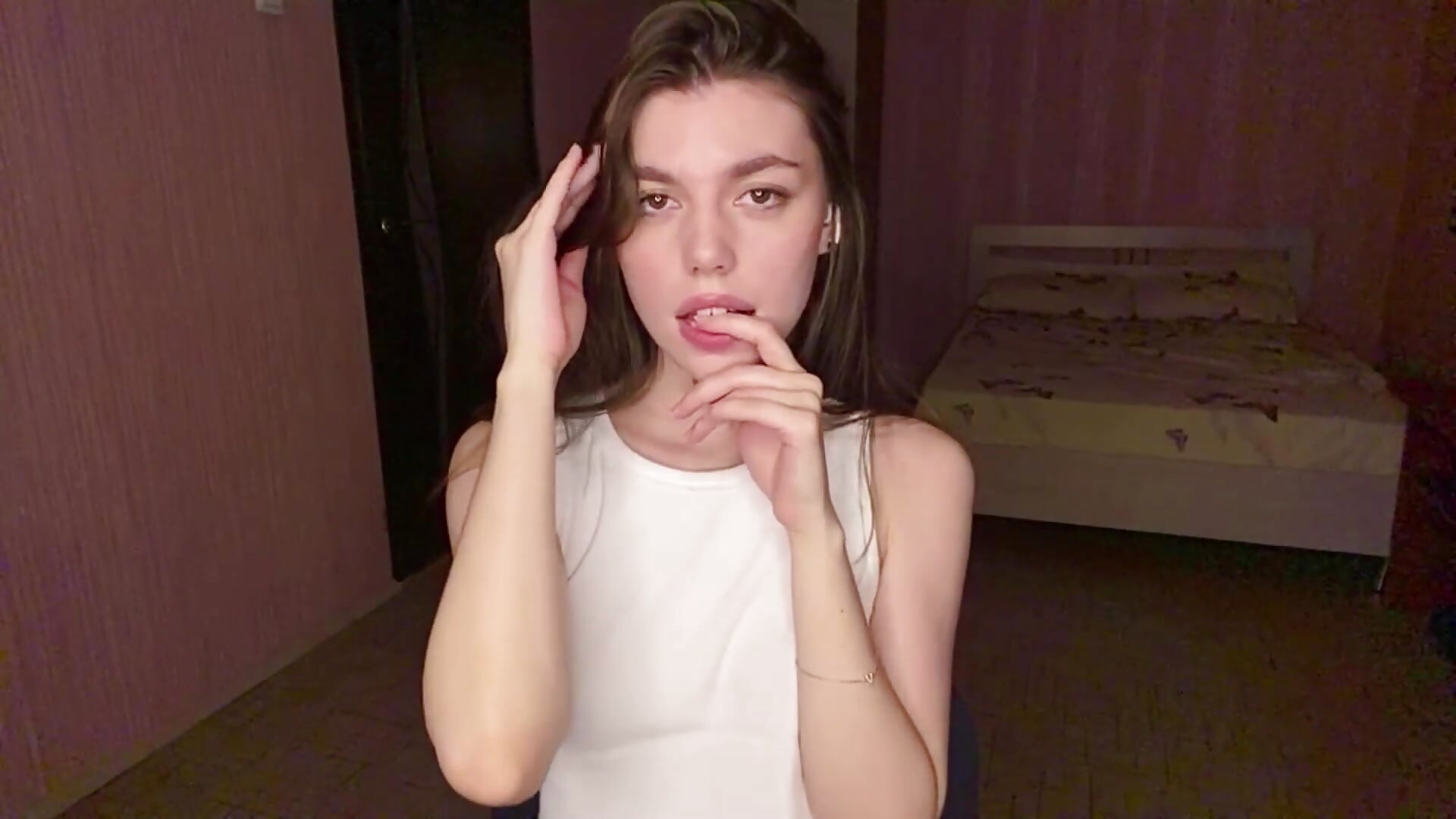 Elegance in Every Movement - NeidaGowing adlı kamera modelinin videosu