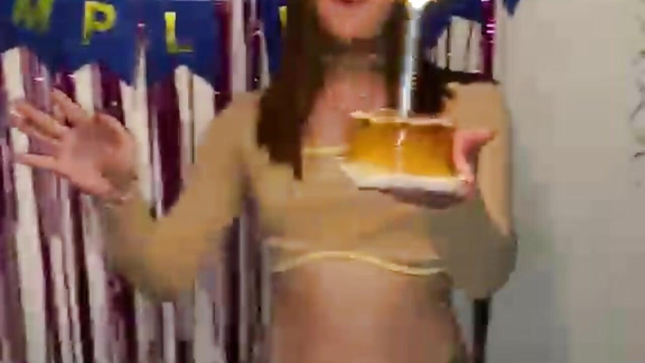 Happy birthday to me – video od webkamerové modelky Caleb_Frost