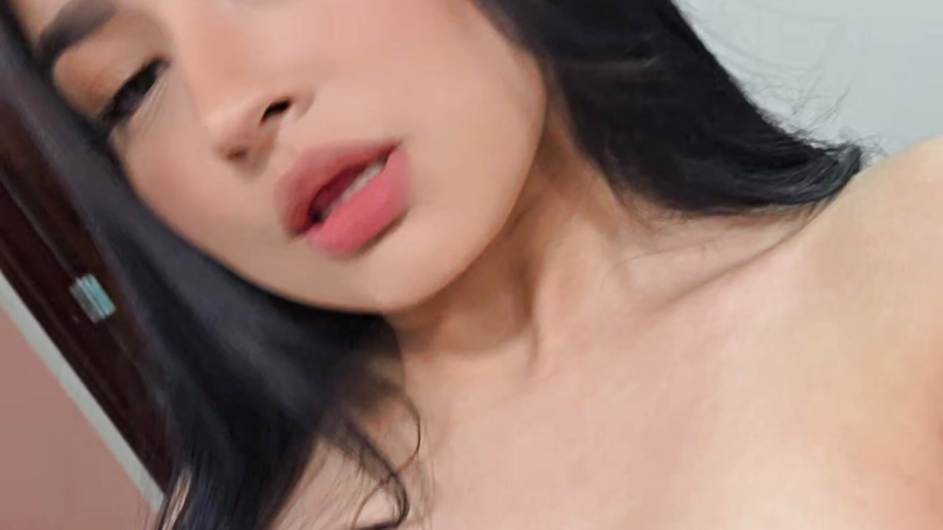 Do you like it?😈 - فيديو من Emilyy05_ موديل الكام