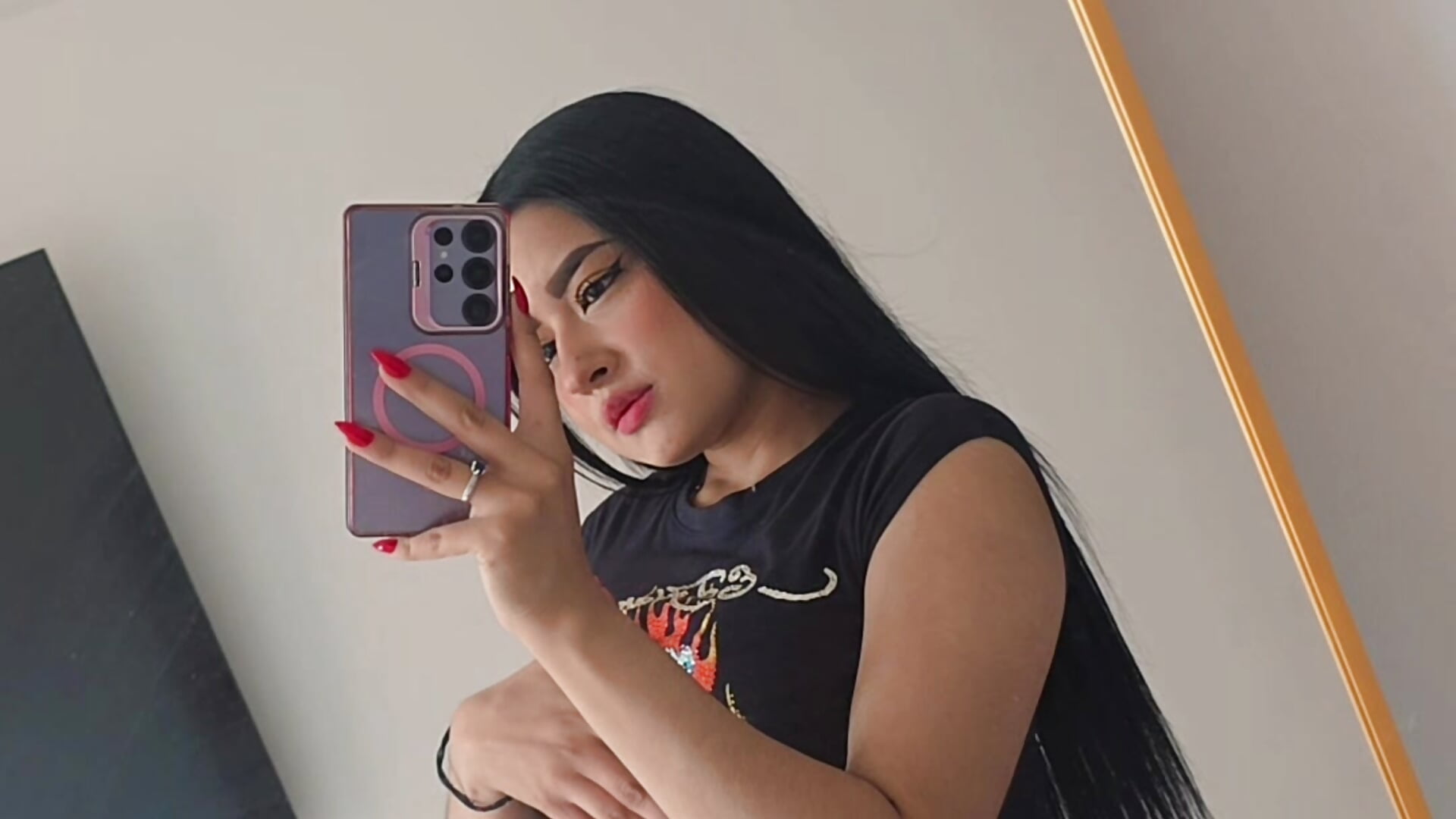 Hey! - clip cu Emilyy05_ model videochat