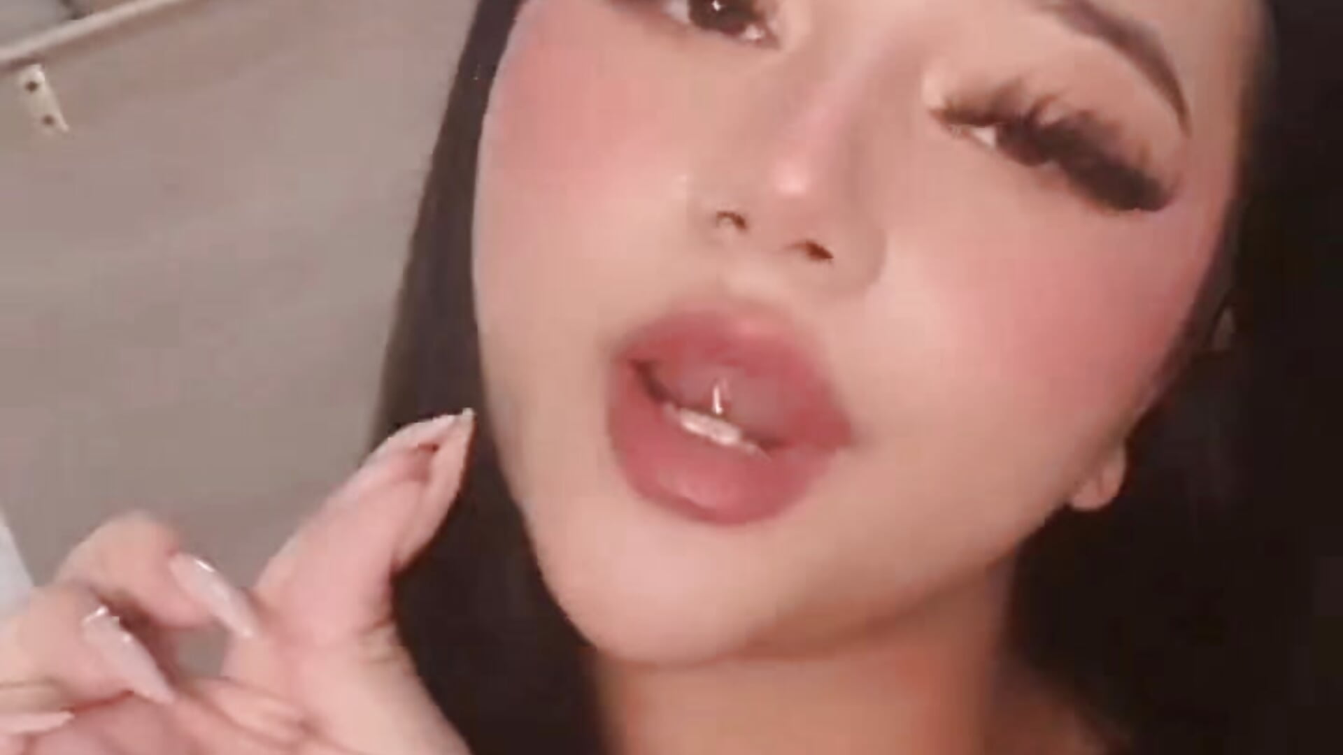 ❤️‍🔥 - فيديو من Alana_moore موديل الكام