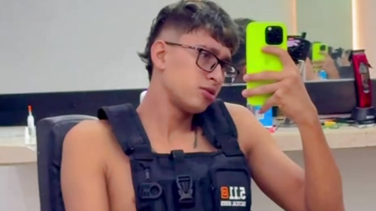 hot in the barbershop - 視頻由 neithan_sleitherx 主播提供