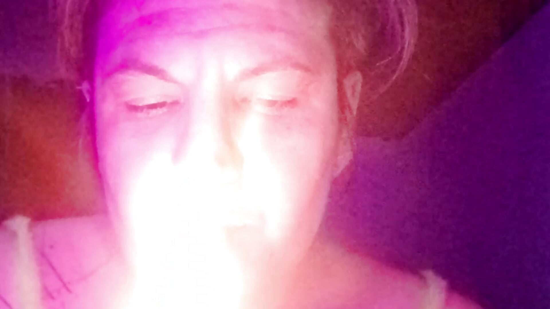 Je fume à m'en relever la nuit (B.Fontaine) - video by queenlexy777 cam model