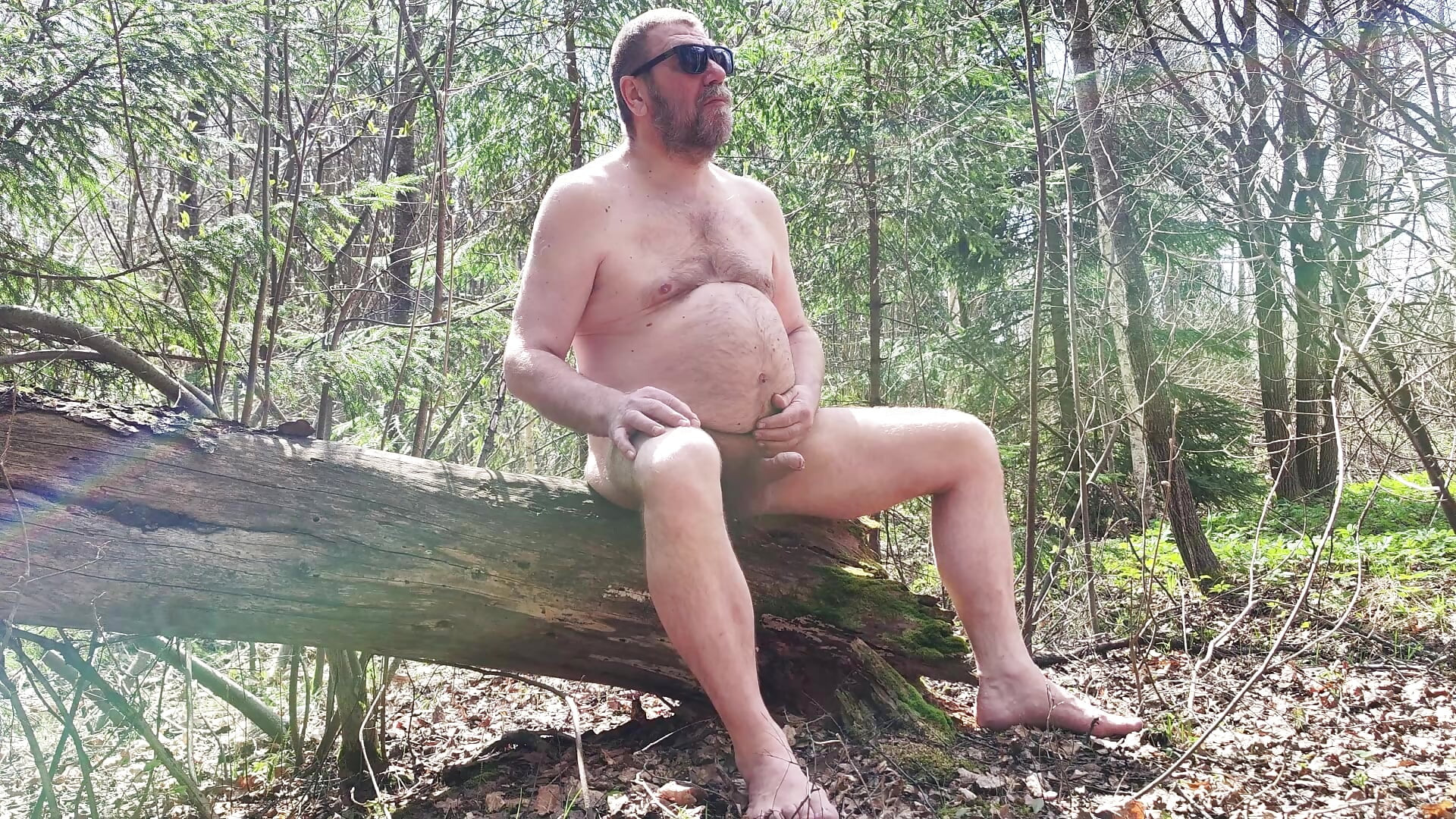 Vinnie masturbates in a huge forest🌲🌿🐻