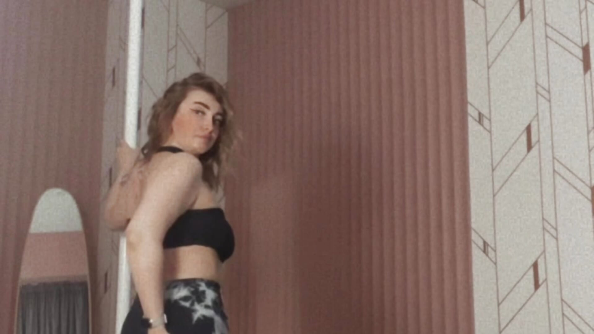 Dance pole in leggings