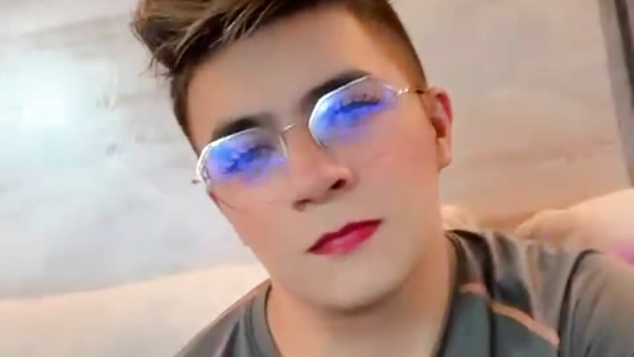 PIPE – видео вебкам-модели Zythor