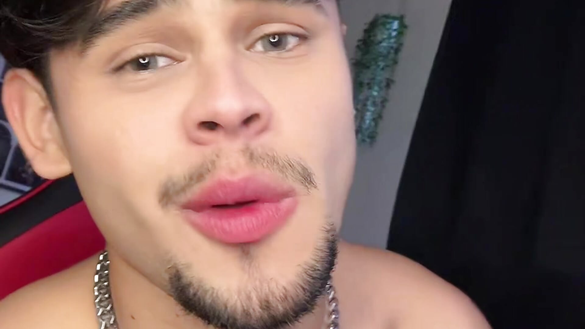 Where the hell is my husband? - video by isaac_saenzs cam model