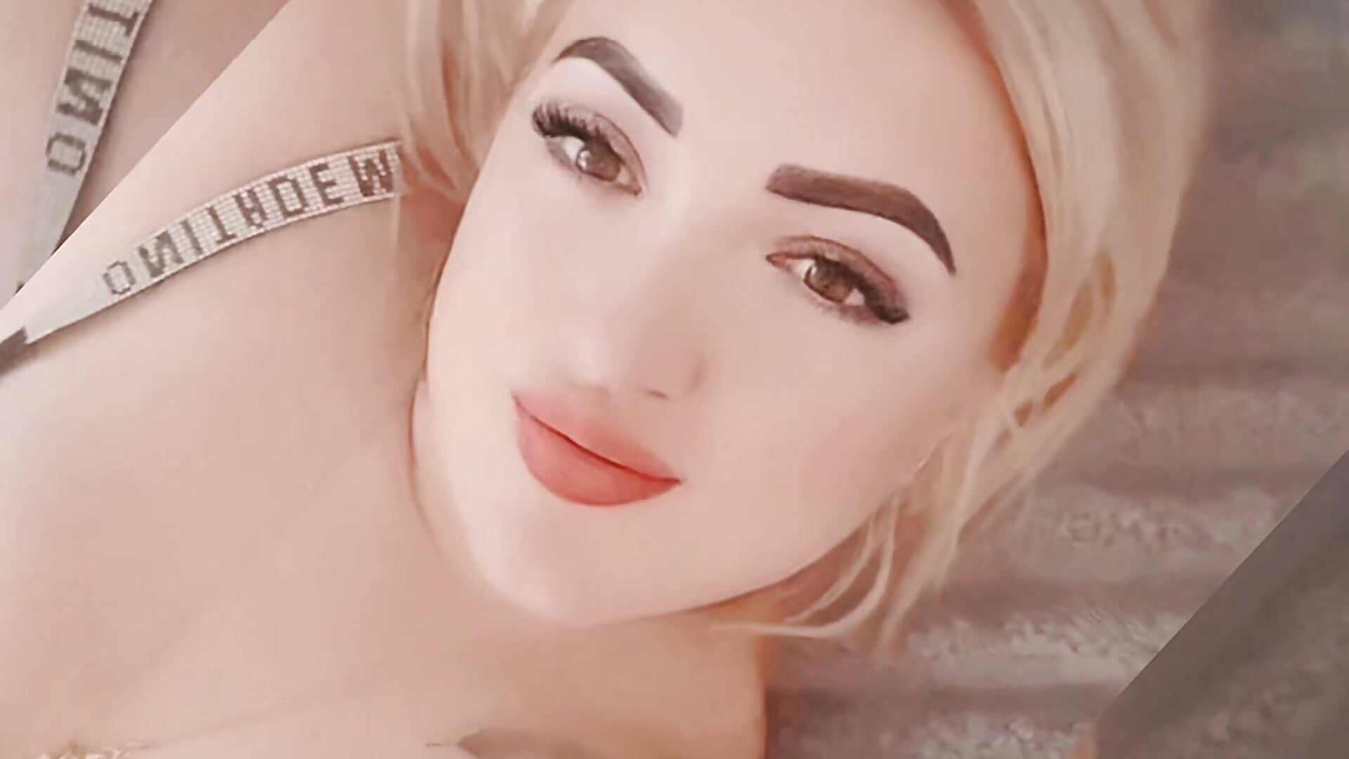 11dcd584dacd43bdbdef9a5bc66d1c5f – video od webkamerové modelky merabel1995