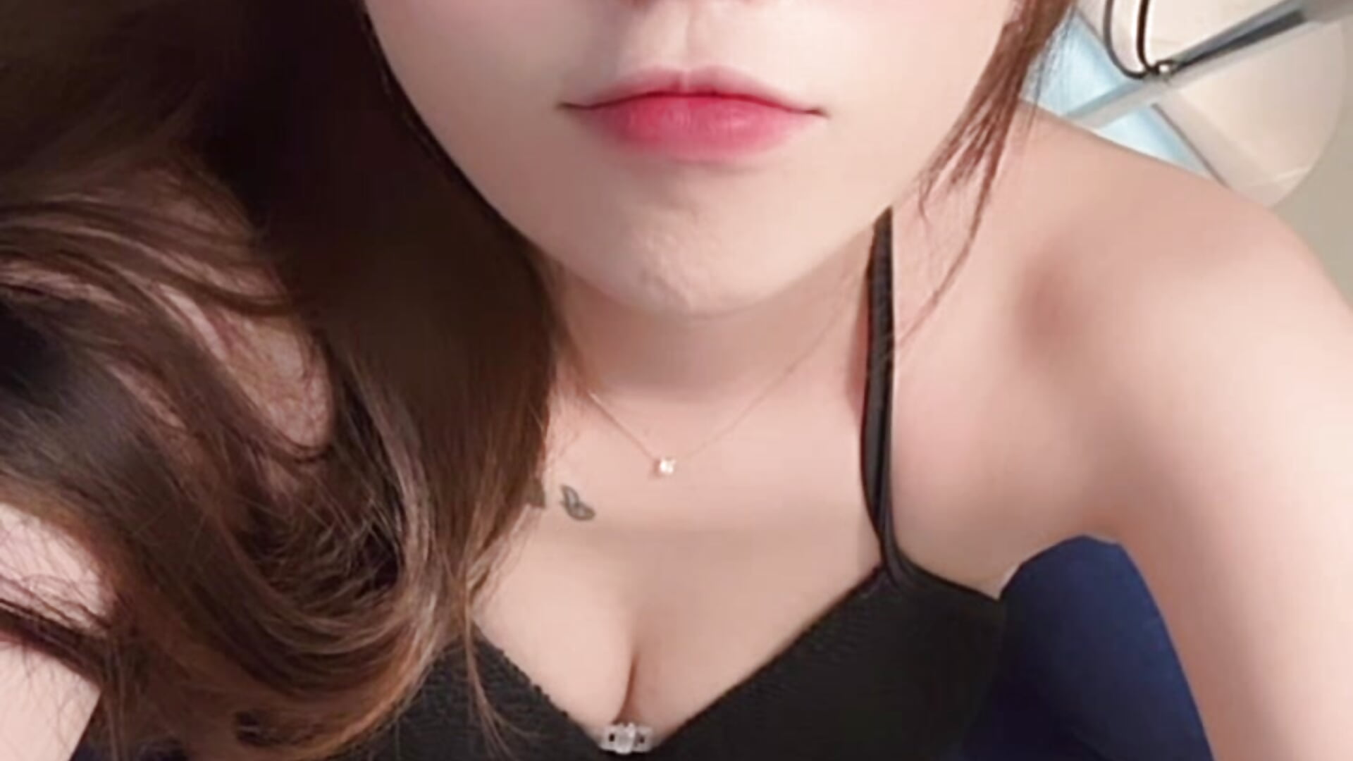 VID_20260821212050318 - clip cu whitecat13 model videochat