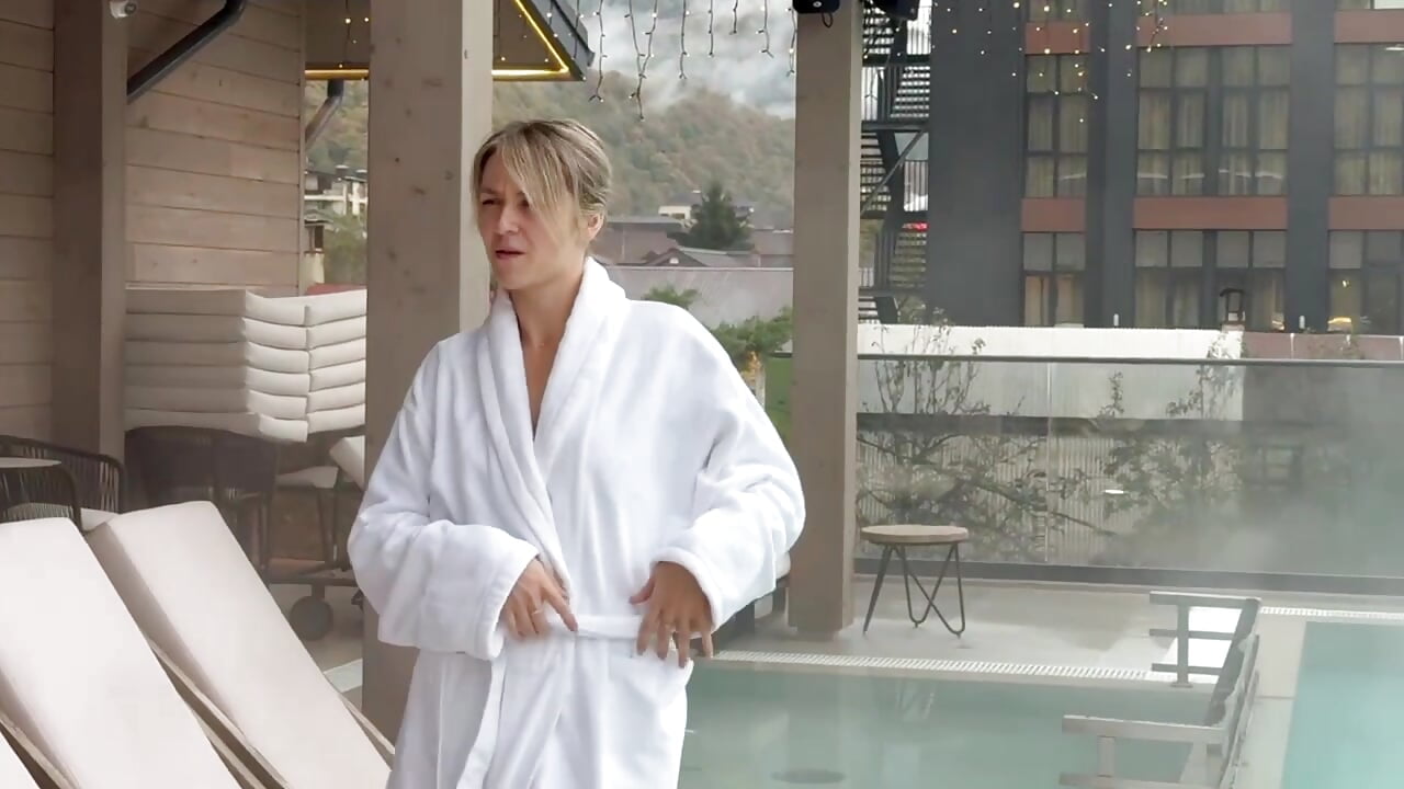 Sometimes I just want to go on vacation and just enjoy this beautiful view, and you can enjoy me😍 - vidéo du modèle de showcams EmeraldGlow