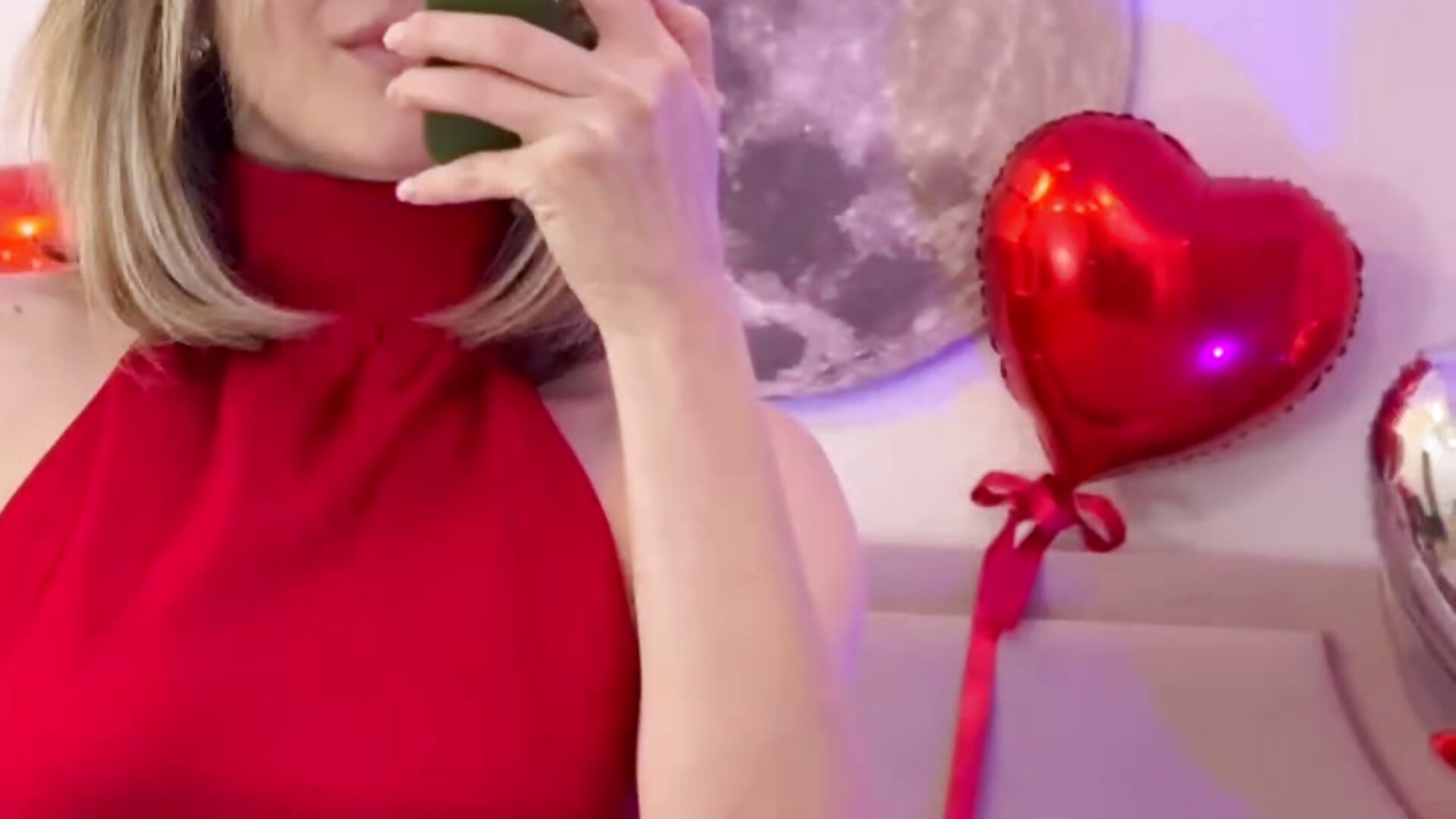 I wish you all happiness on this festive day🥰💗 - Vídeo de EmeraldGlow, modelo de vídeos