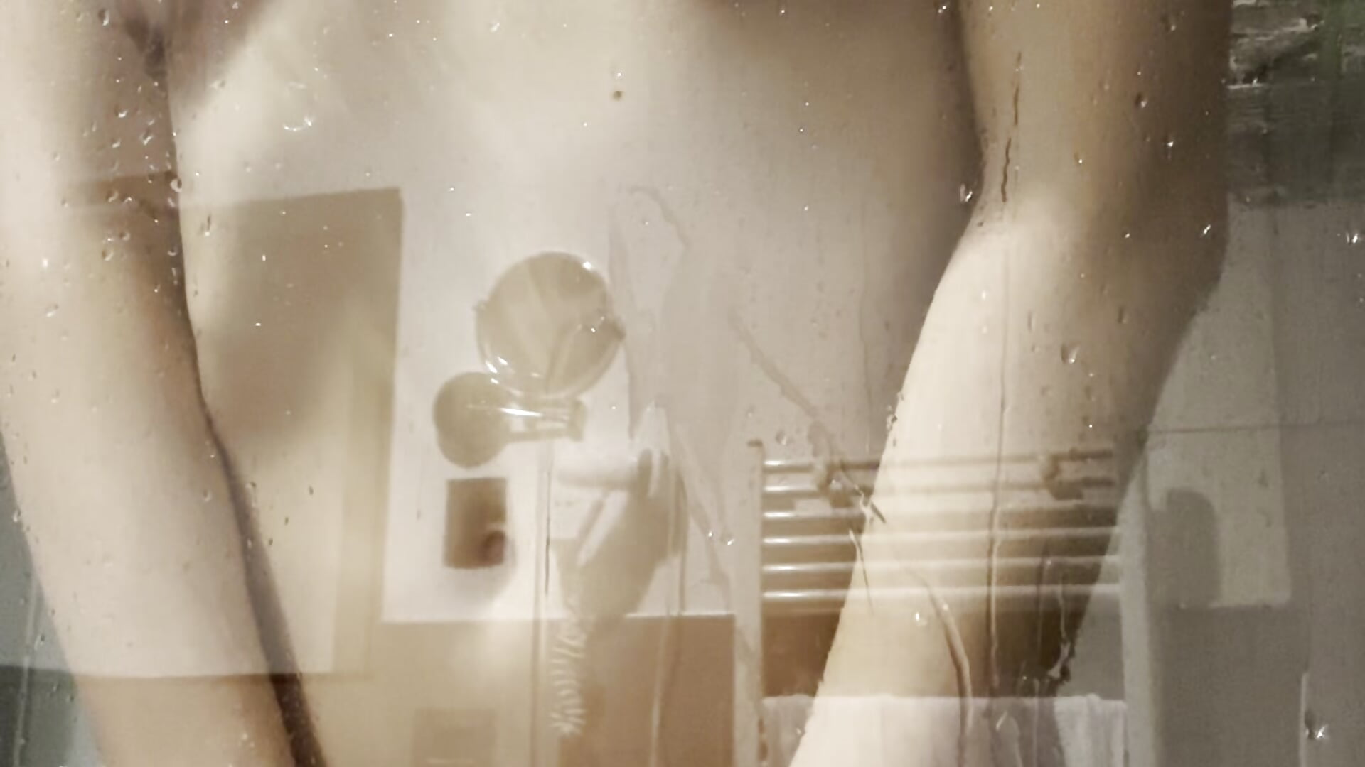 Doccia leggera💦💦💦 shower light time💦💦💦 - video di SugarLily24 modella di cam