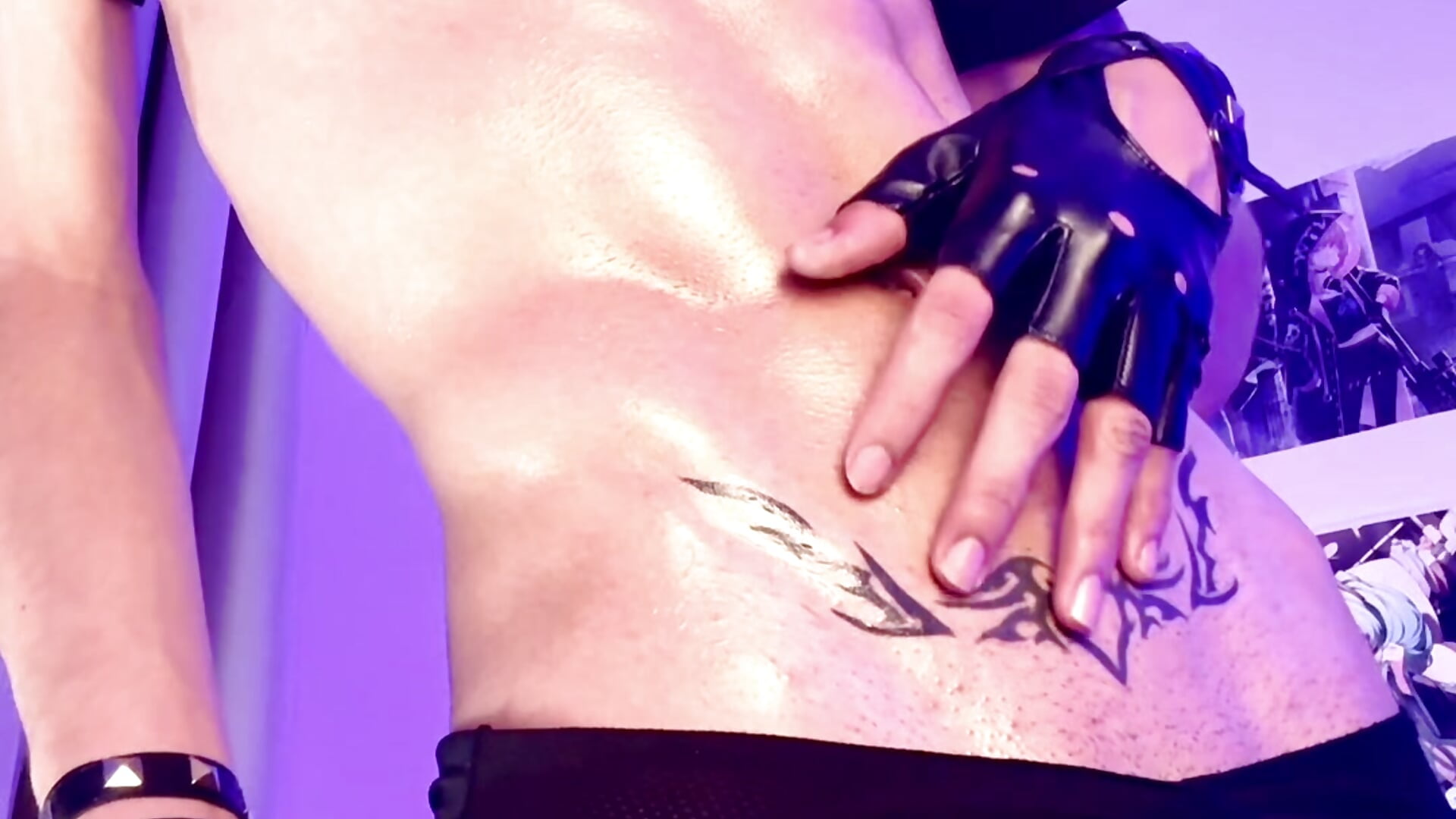 Body oil❤️‍🔥 - vidéo du modèle de showcams Kitsuneplay_