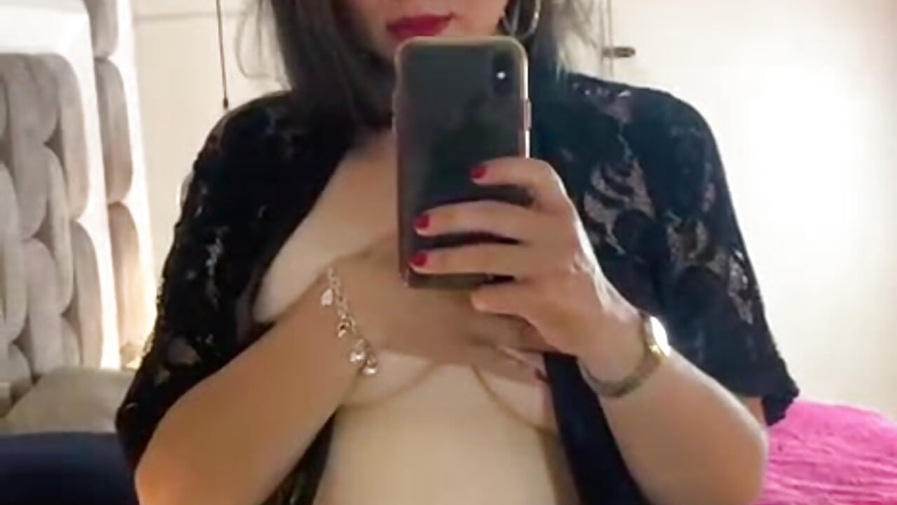 touch me 🔥 - video di ElenaWatsonn modella di cam