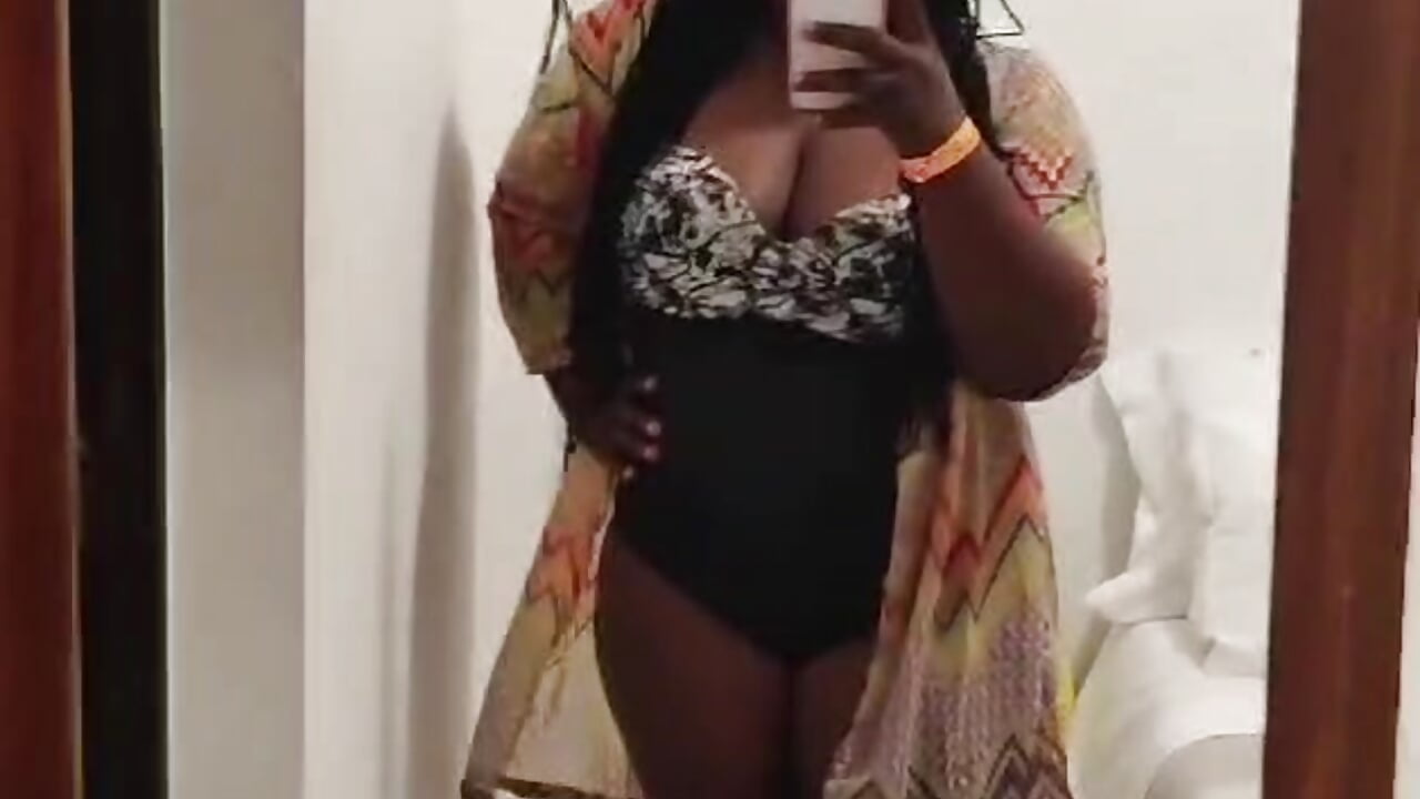 WhatsApp Video 2025-12-22 at 02,29,30 - video van CynthiaRamos cam-model