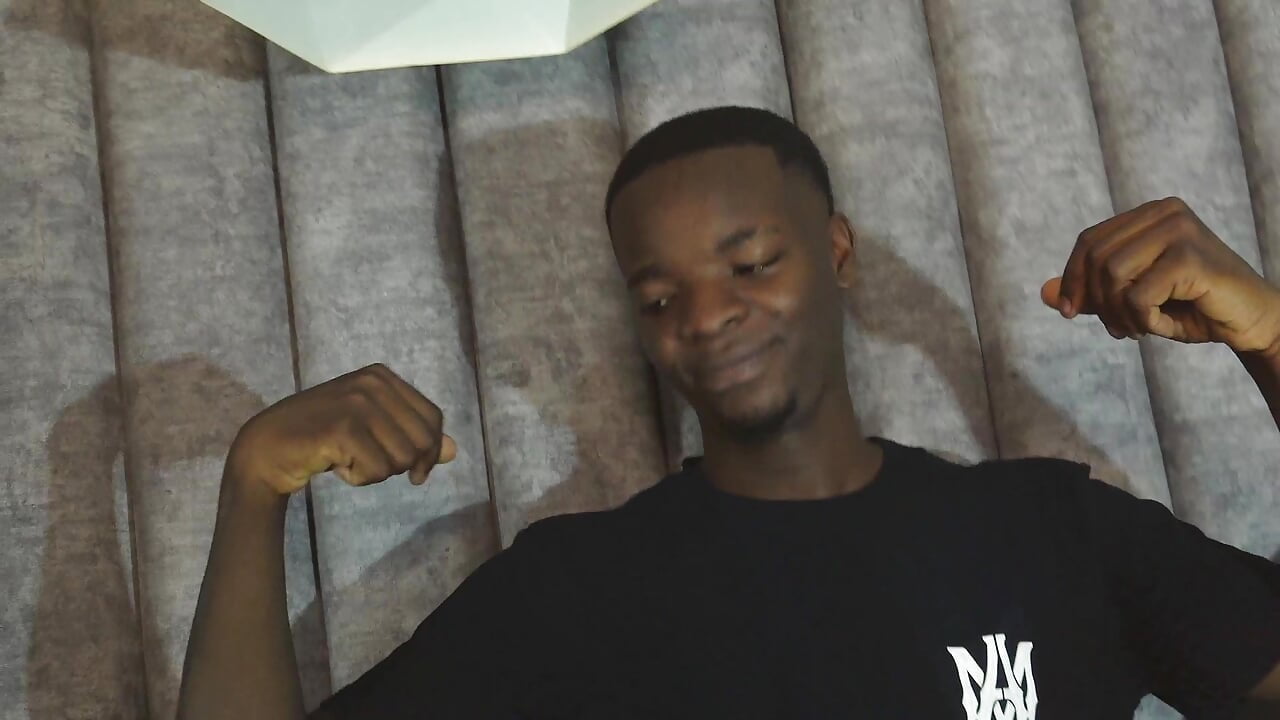 strong for u – видео вебкам-модели LucasBeckford