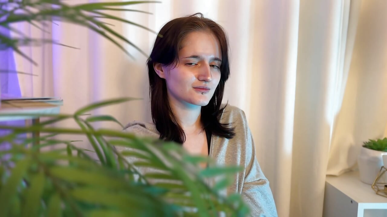 profile-intro-video-1766389103 - video av EffieLilium cam-modell