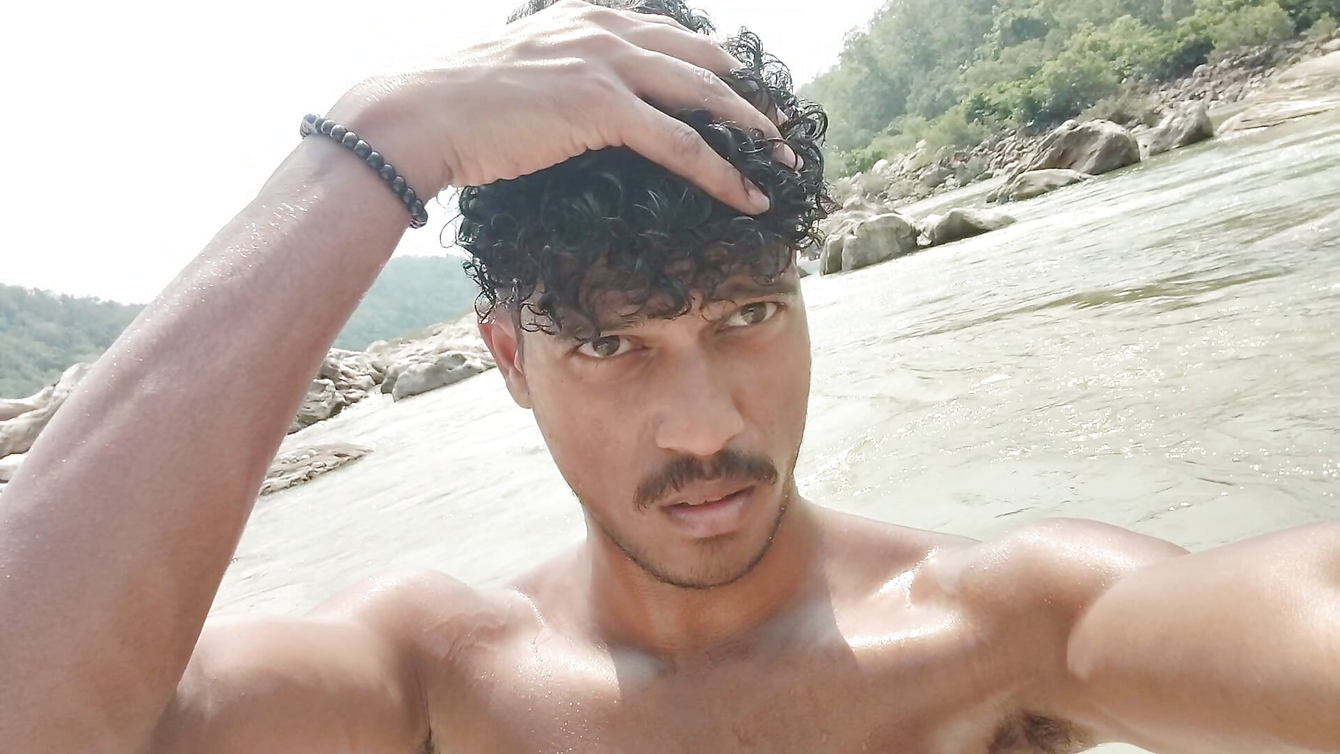 Me 😋 with my cute face at river 🥵
