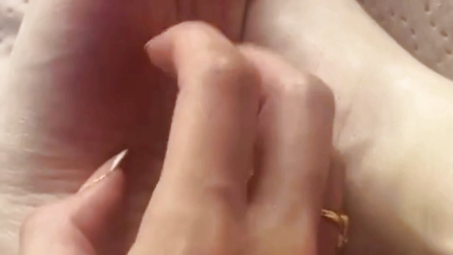 tickles on my little feet - video van luna_celeeste_ cam-model