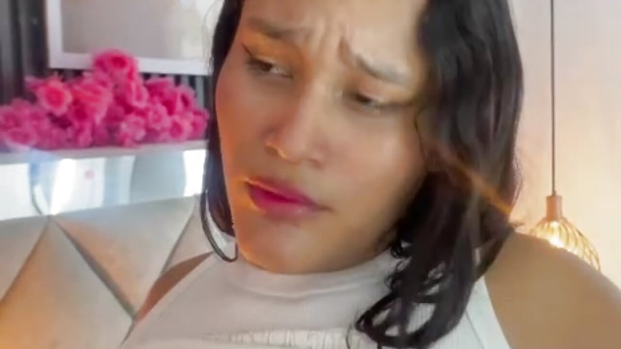 Use my mouth to release your milk love - video của người mẫu cam Sara_Channel01