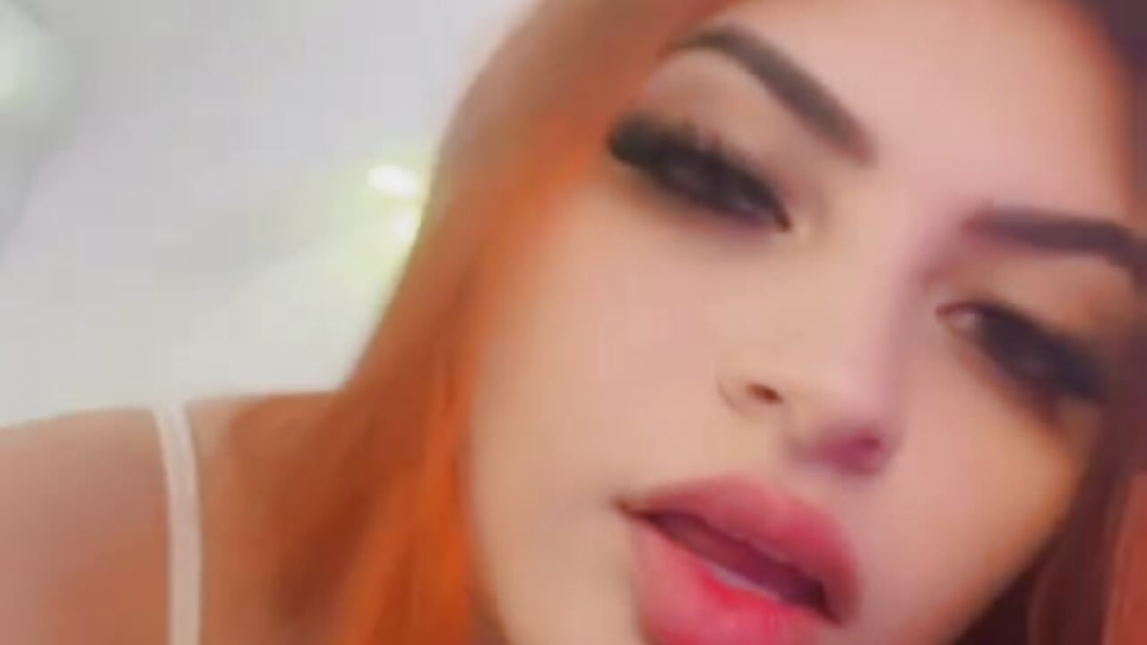 Body on Fire..🔥 - video by Elyn_Leones cam model