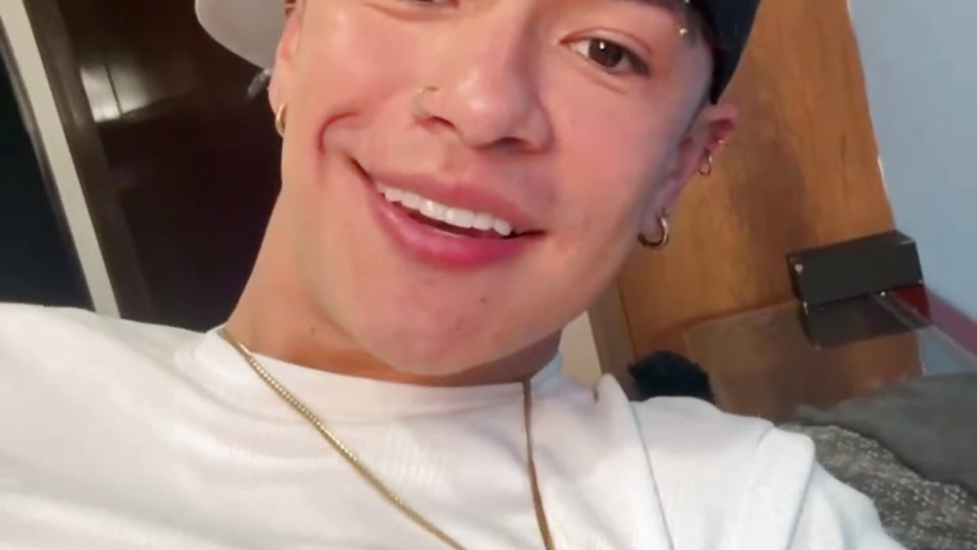🎶 – video modela na kameri imxxjoel