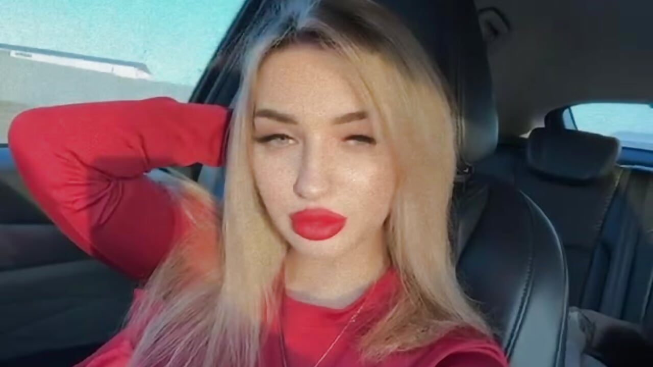 Hello – video modela na kameri _ViviV_