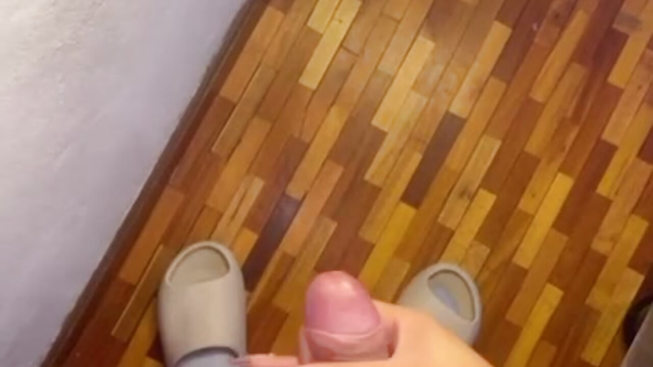 a lot of milk on the floor - video by lucianaglow_ cam model