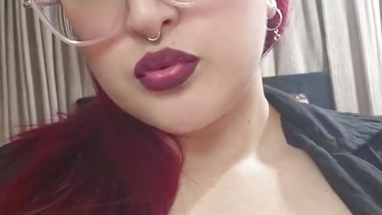 YOUR JULII - فيديو من JuliiGrey موديل الكام