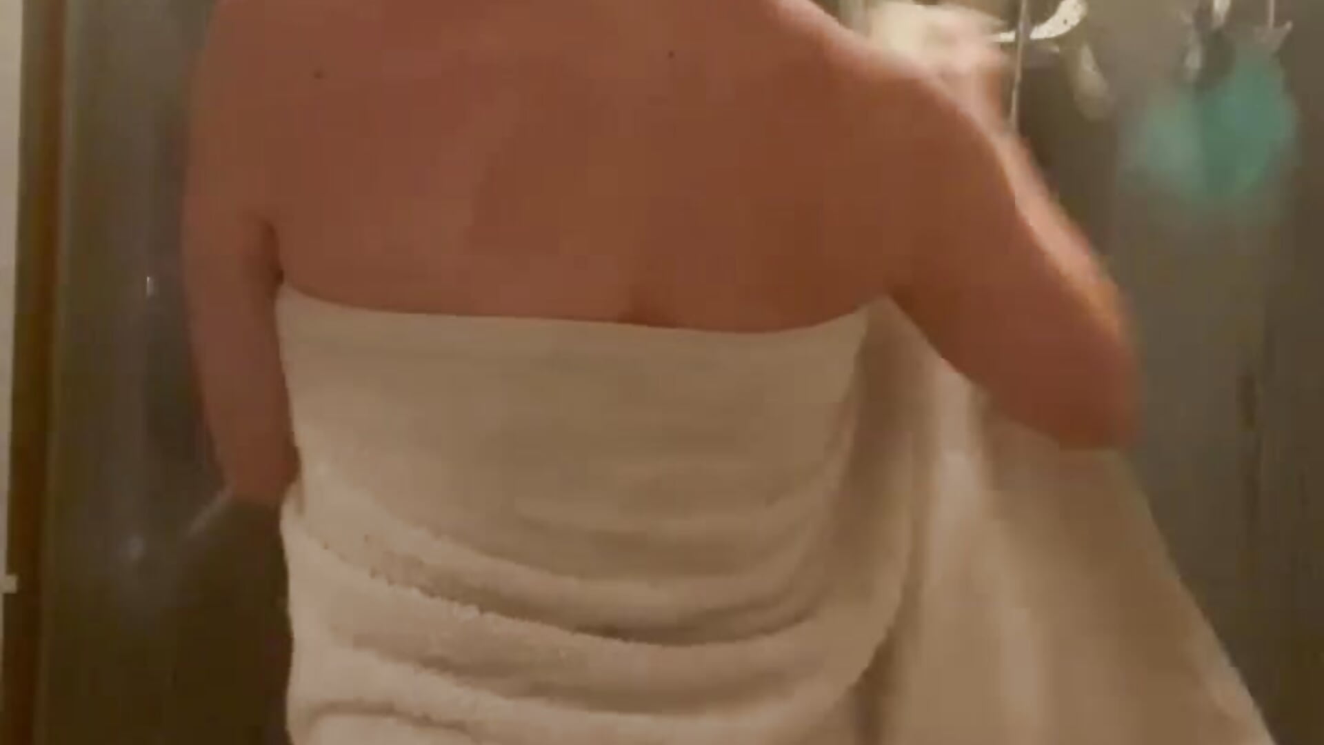 Post shower bum tease - clip cu Nova-Vixen model videochat