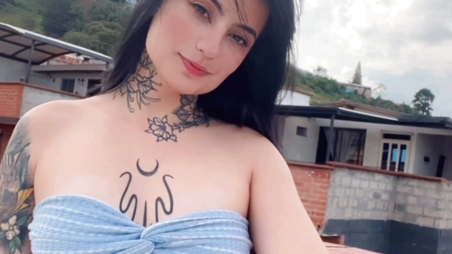 feeling how the breeze caresses me－カメラキャストのLilith_Ink99の動画