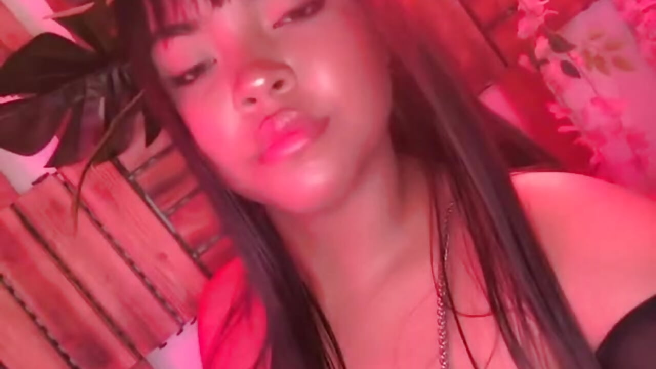 video5071106420833781213 - video by Mia_Fox05 cam model