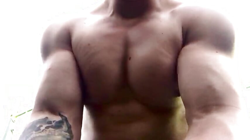CHECK OUT THESE MUSCLES... - Liam_saint adlı kamera modelinin videosu