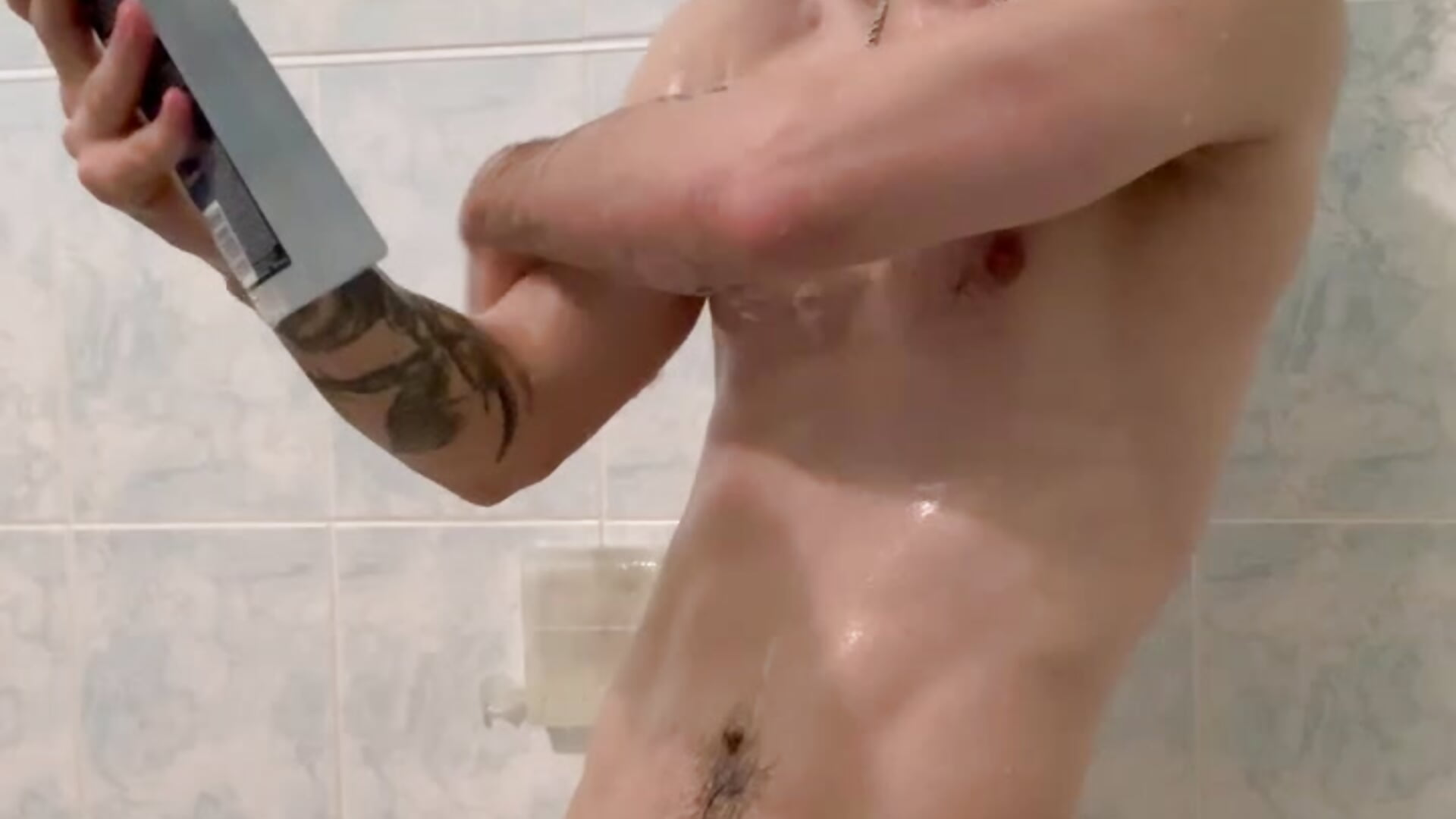 In the shower - video của người mẫu cam F666LAME