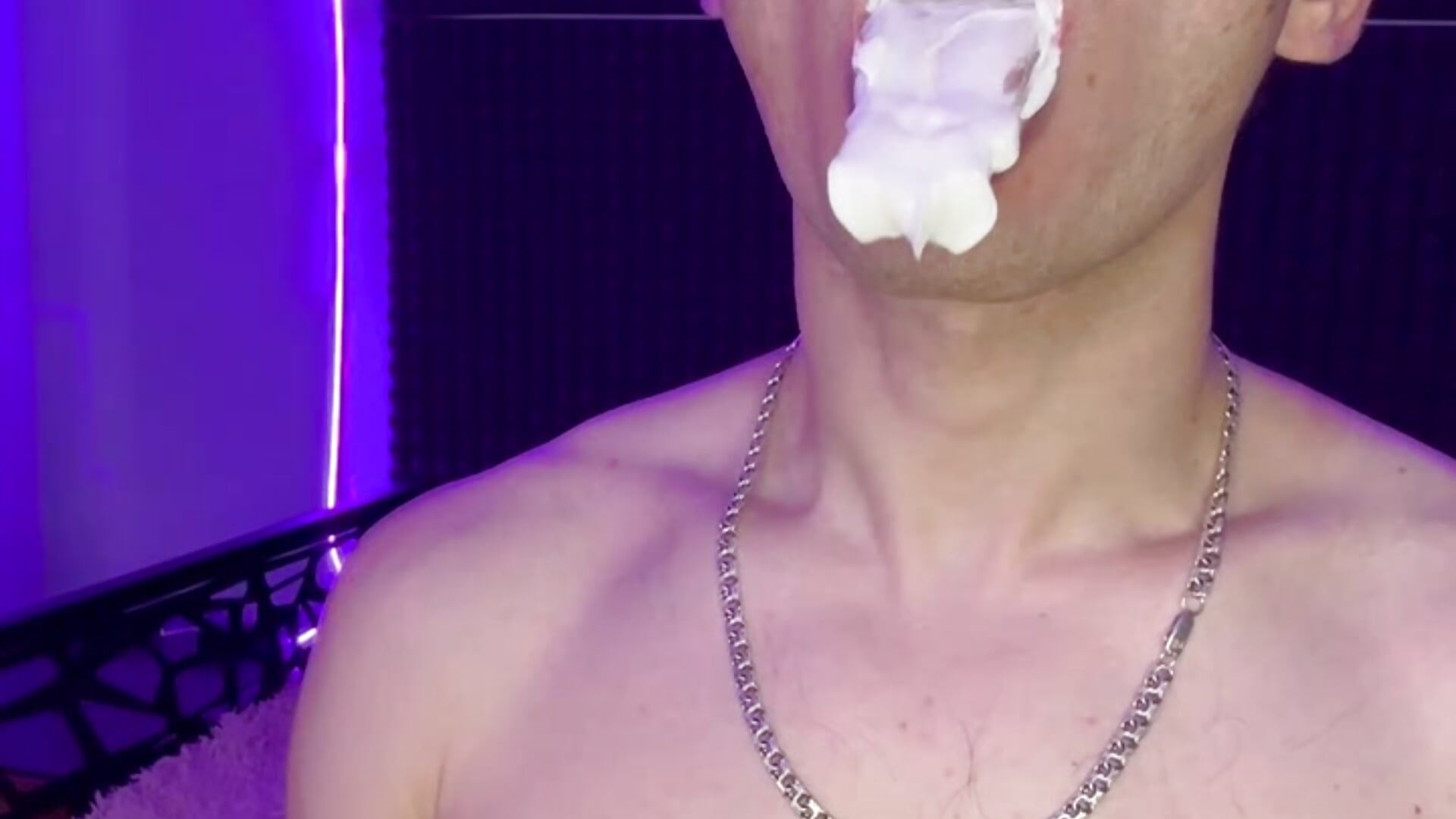 Cream in the mouth - video của người mẫu cam F666LAME