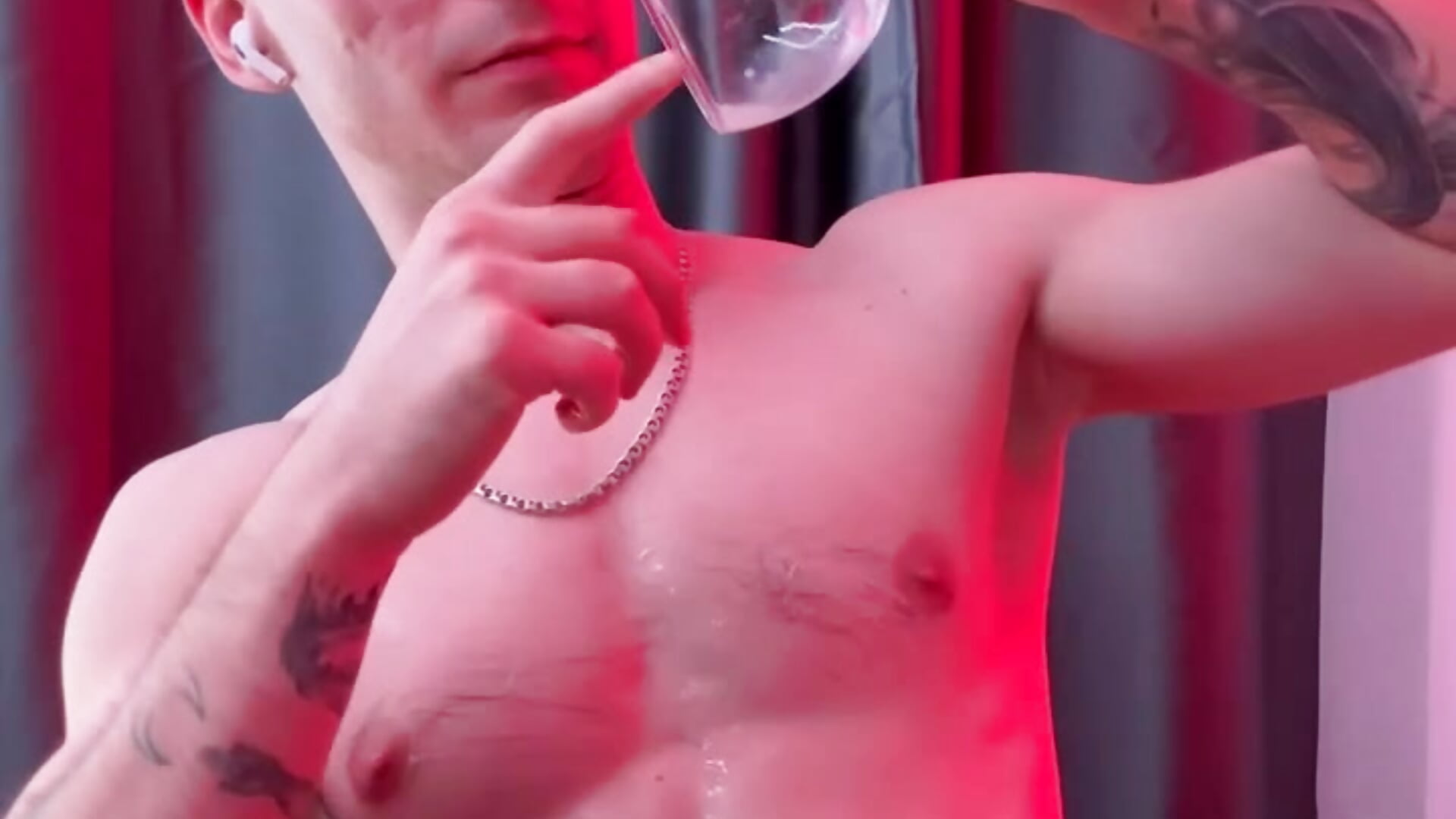 Cum on body - video của người mẫu cam F666LAME