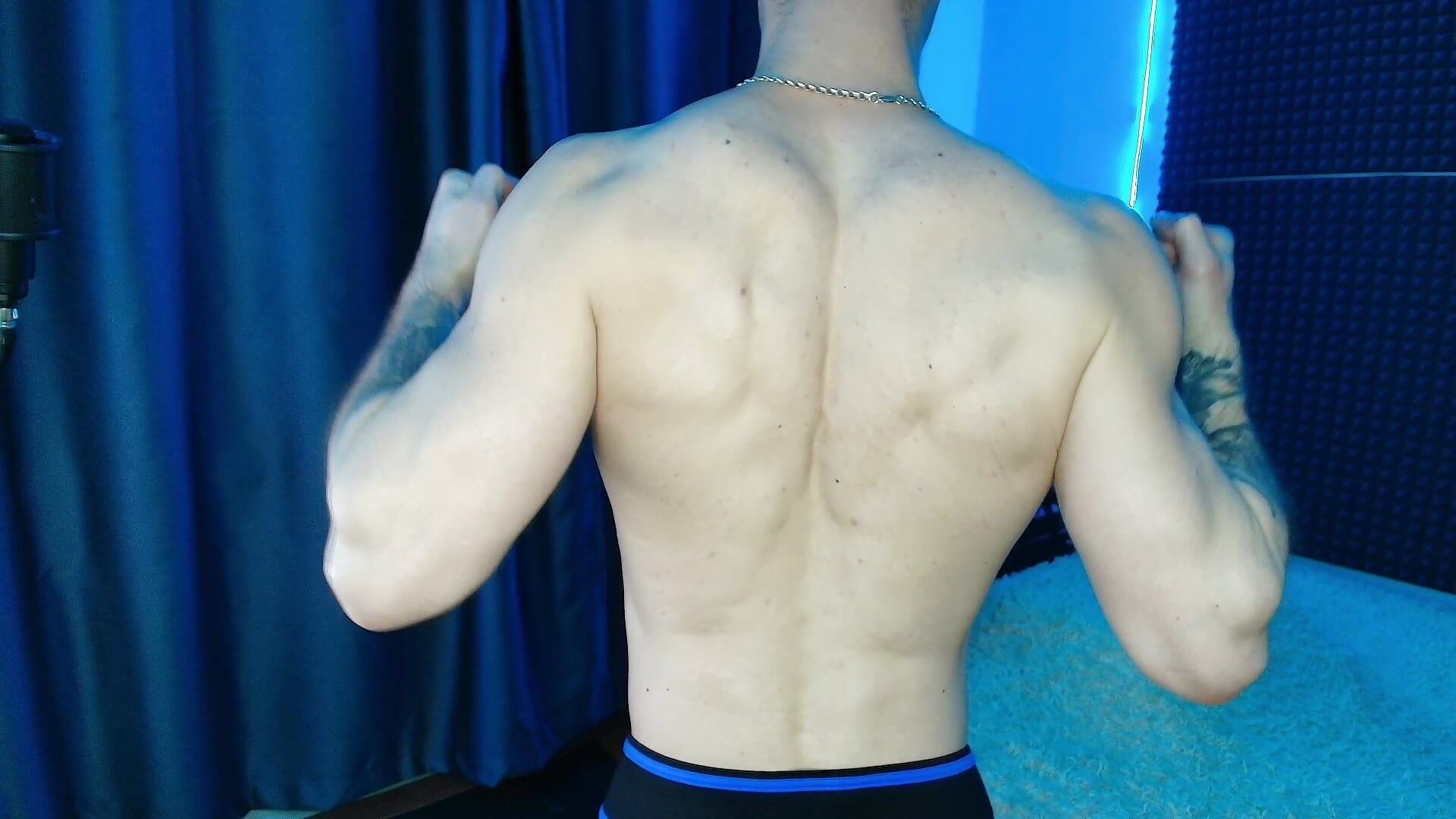 Flex back muscles