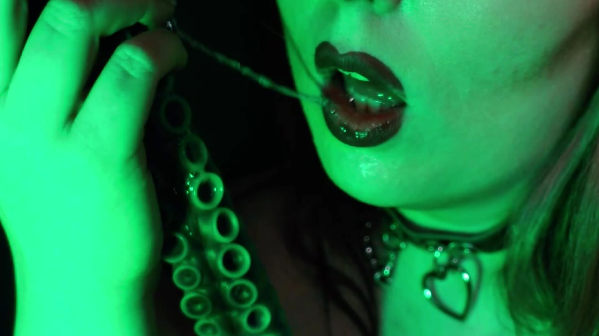 Full video: SLOPPY HORROR TENTACLE - video by VelvetteSWE cam model