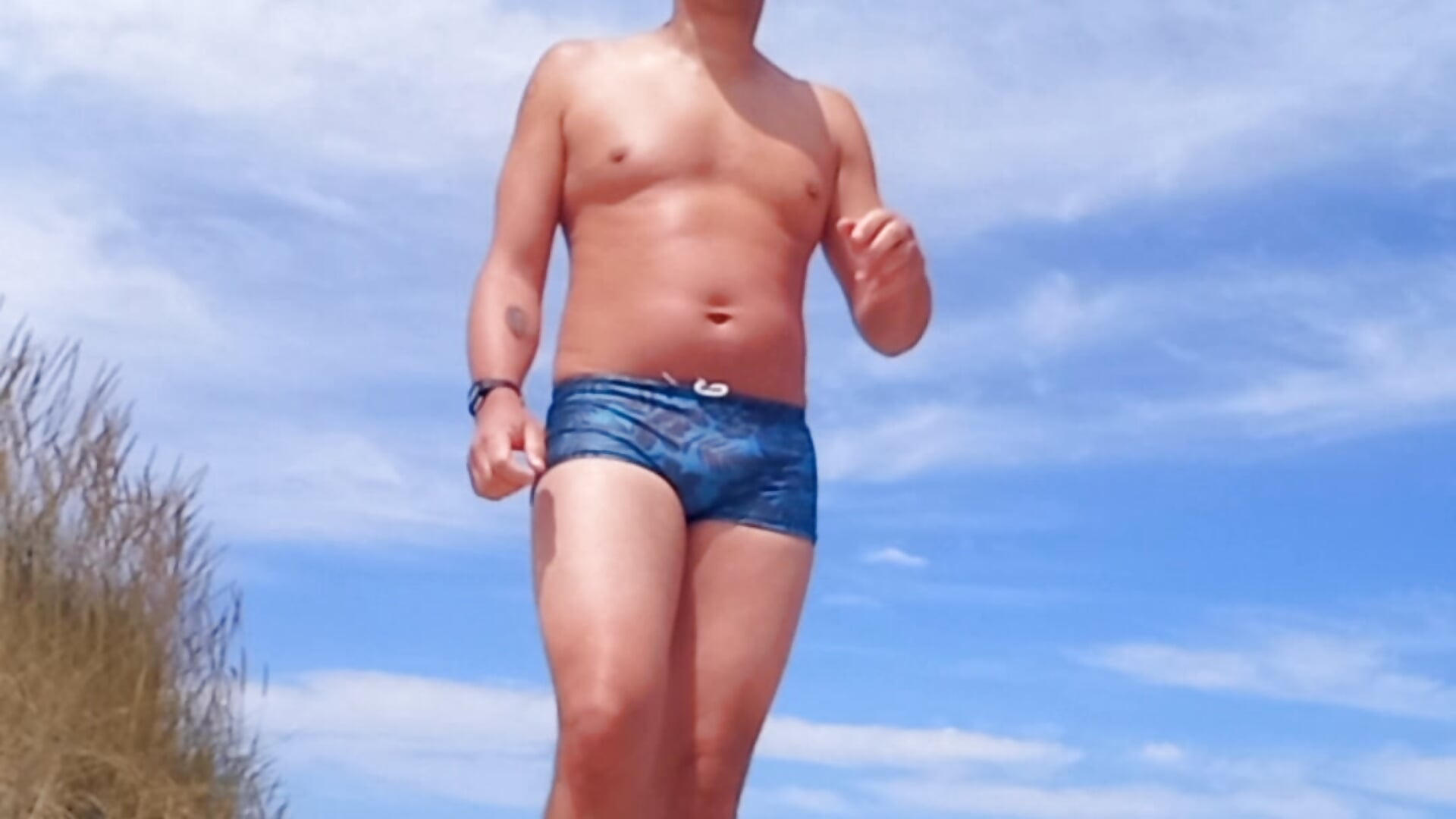 Na praia 🌴 - video av Henrytsuzuki cam model