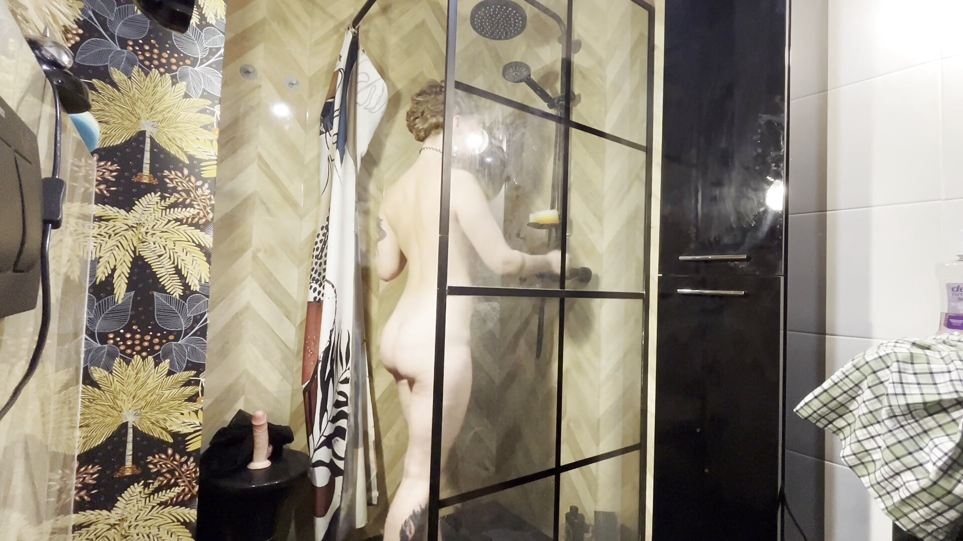 Take a shower with me! - video by Ani_Kali cam model