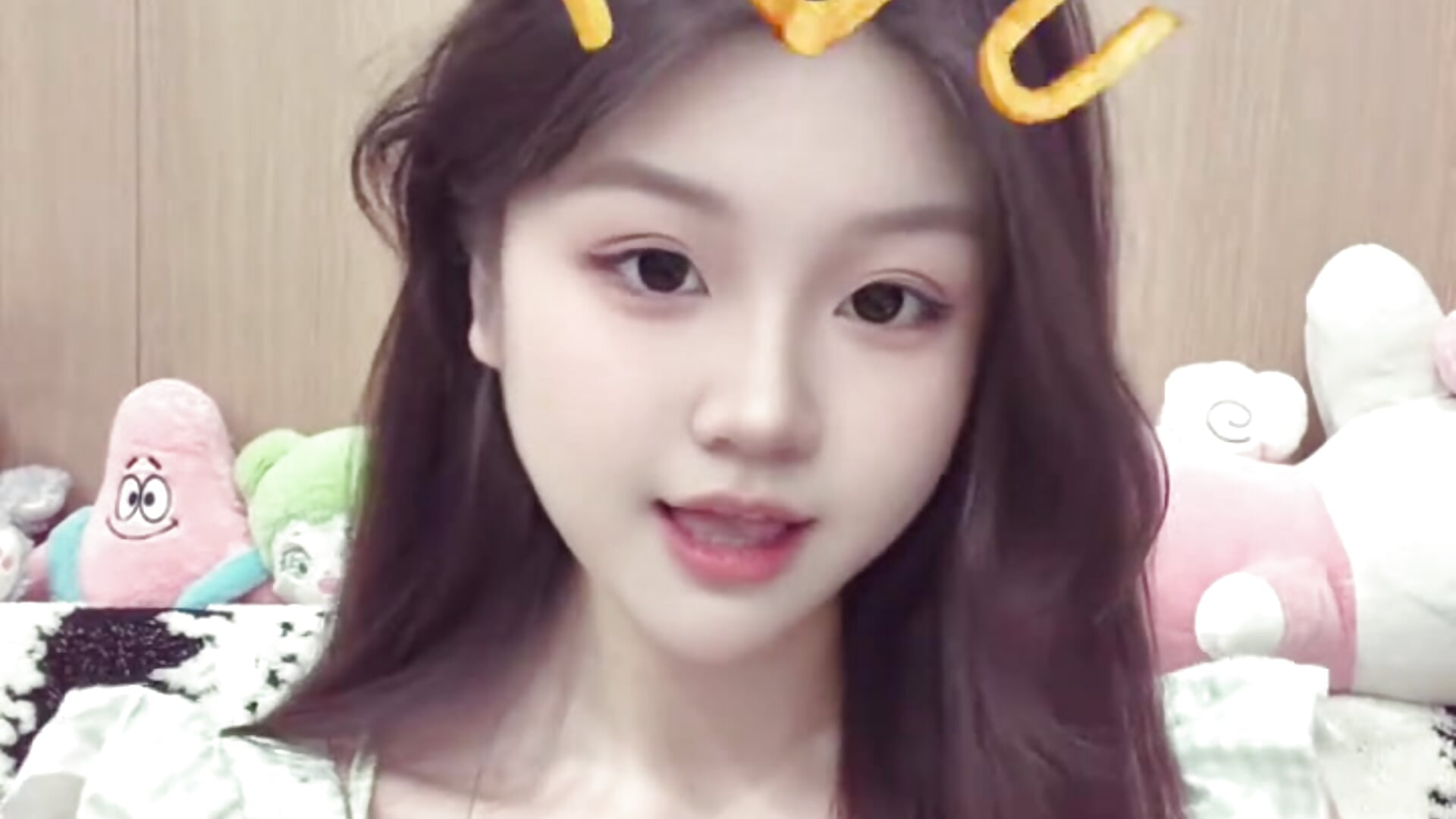 v0300fg10000d5ek04fog65m24ak4js0.mov - video by Zhizhi-520 cam model