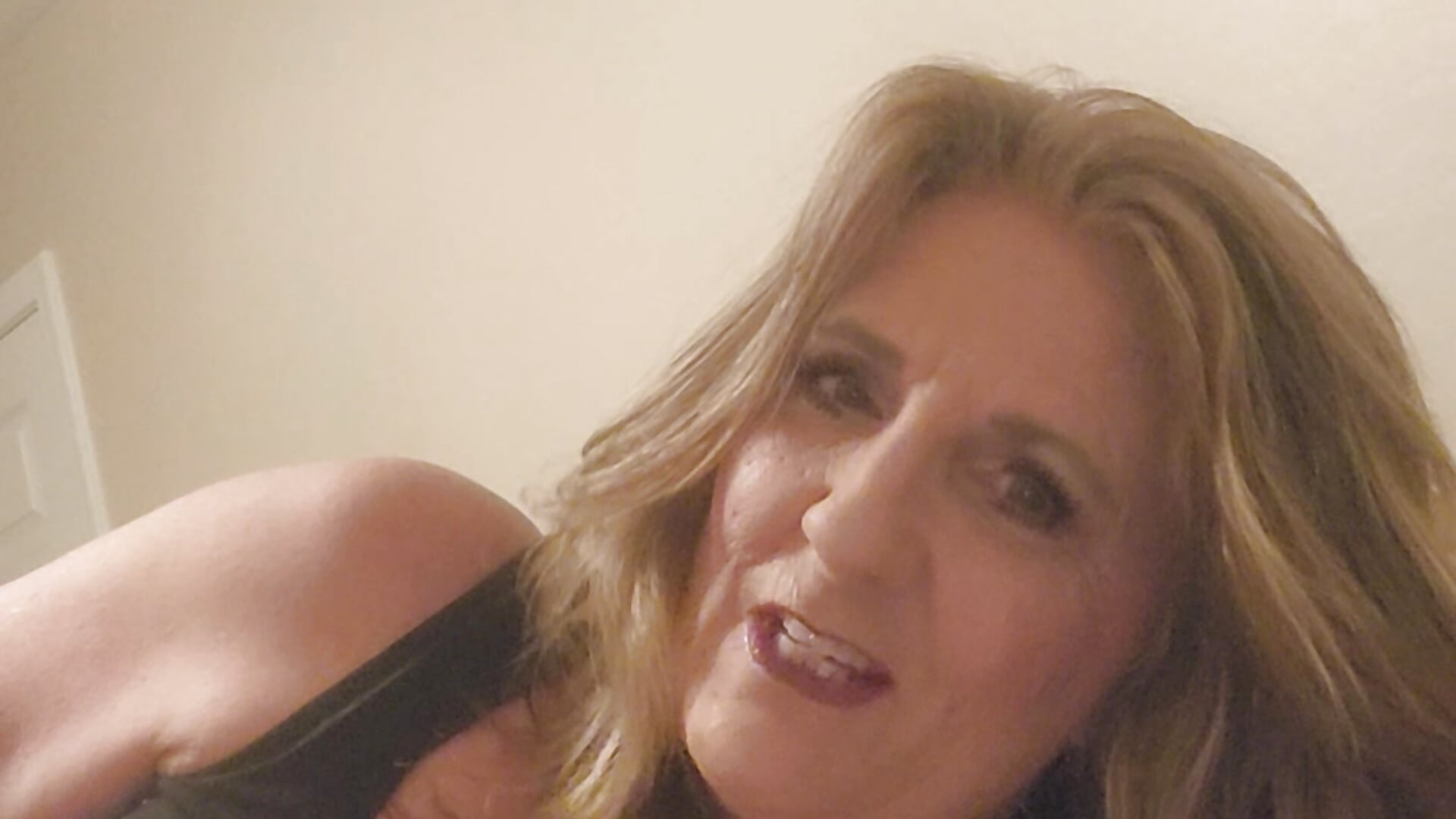 1000030052 - clip cu HotAzMilf model videochat