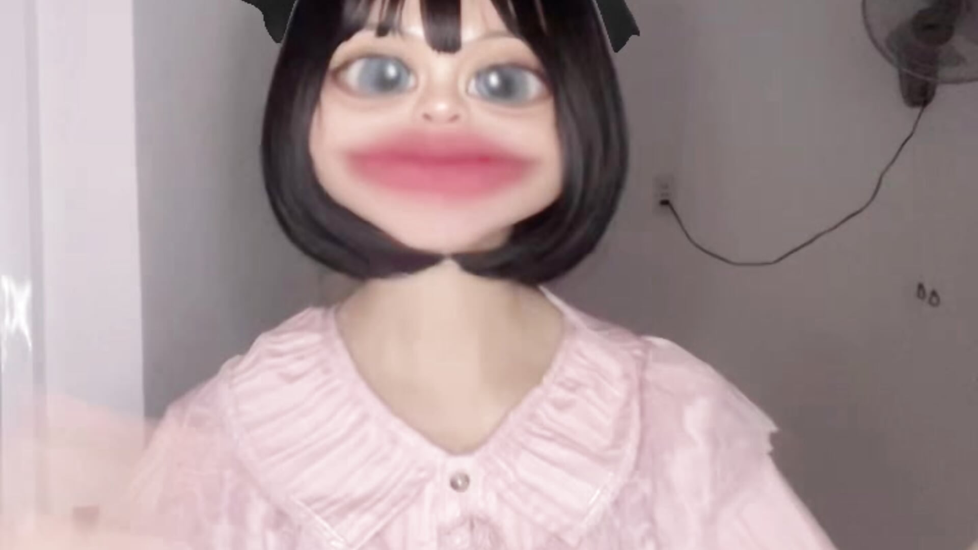 dbb00431c93c4f28b12843c6515c338d — filmik Tieu-May, modela(-lki) na kamerkach