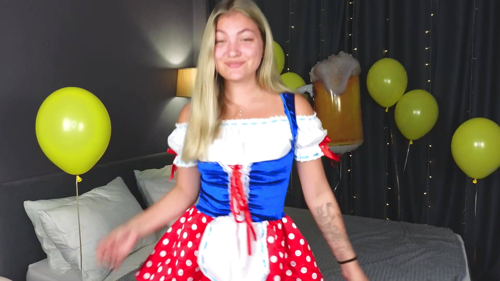 Happy october fest guys! 😋🤩🍻 - vidéo du modèle de showcams Angel__Grace