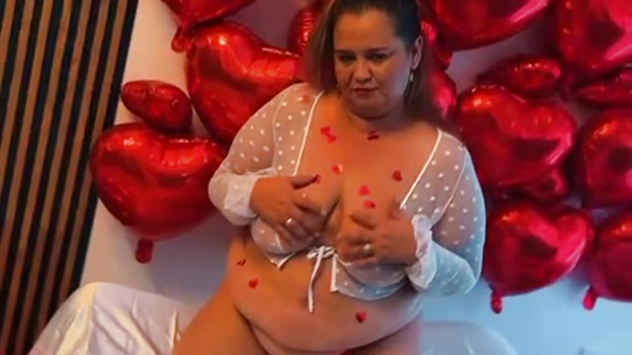 Valentine's Day with the sexy milf and big boobs - video sam_perverted kameramallilta