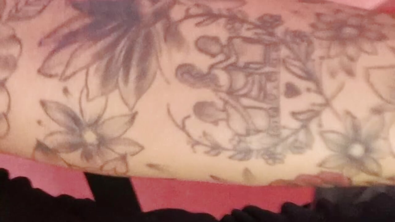 Tatuajes - sexy_brunette_12 캠 모델의 동영상