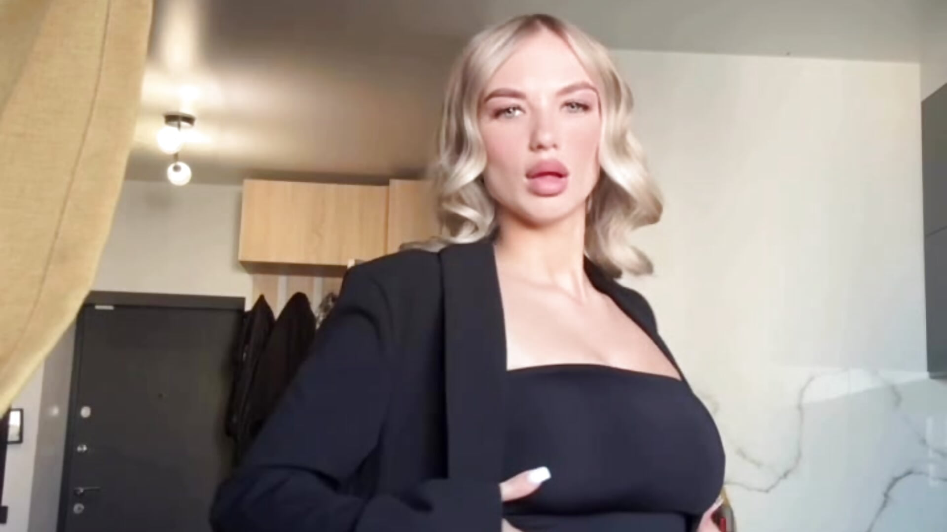 me - відео від вебкаммоделі ArinaWong