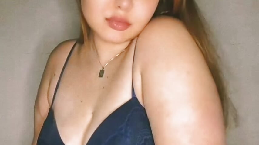 Posing lol 💕 - video by sweet-iina cam model